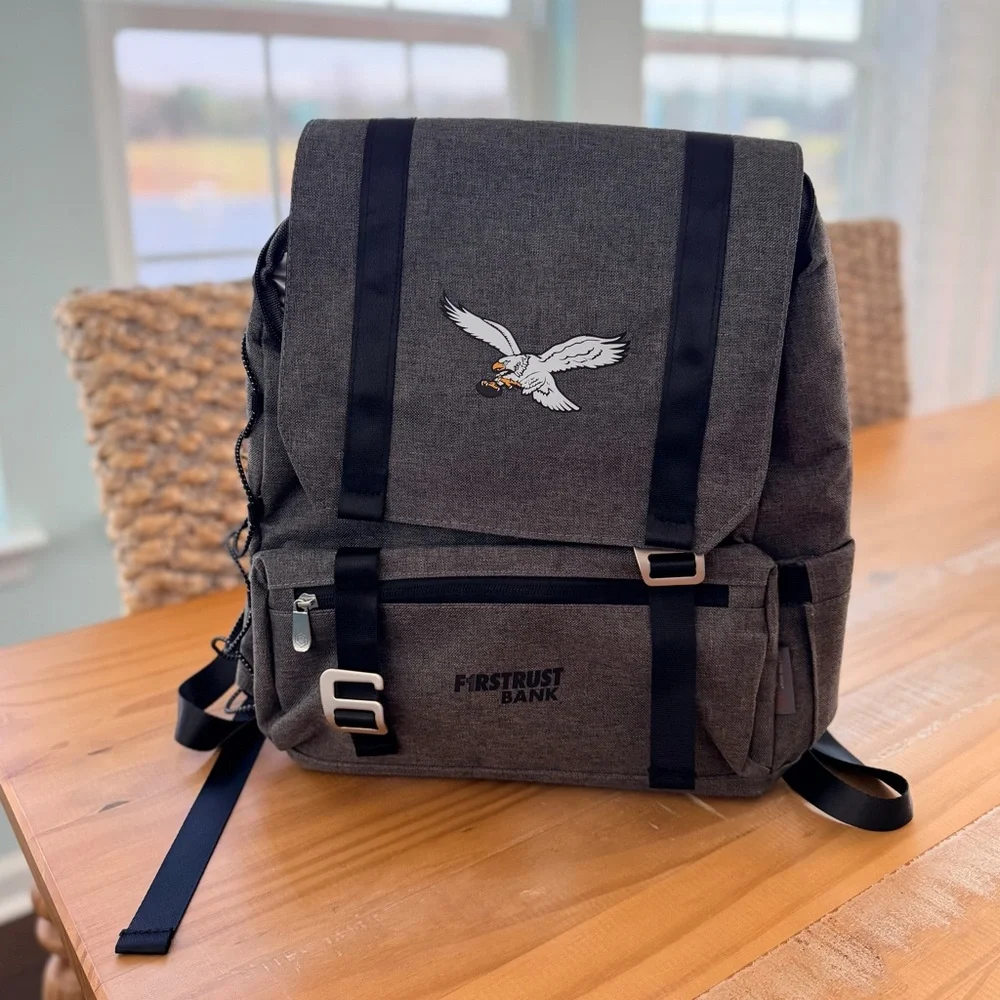NWT NFL Oniva Philadelphia Eagles Traverse Wipeable Fabric Cooler Backpack grey